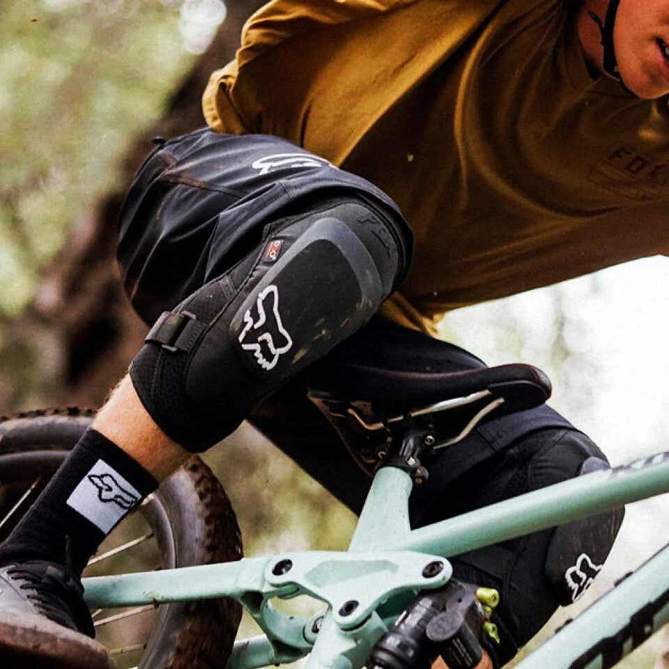 Cycling mountain bike knee elbow vest helmet protection